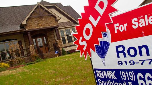 Mortgage applications fall 1%, dragged down by fewer refinances