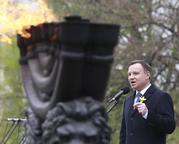 POLISH PRESIDENT LEADS CEREMONIES TO WARSAW GHETTO FIGHTERS