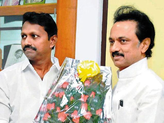 Disillusioned, another DMDK district secretary joins DMK