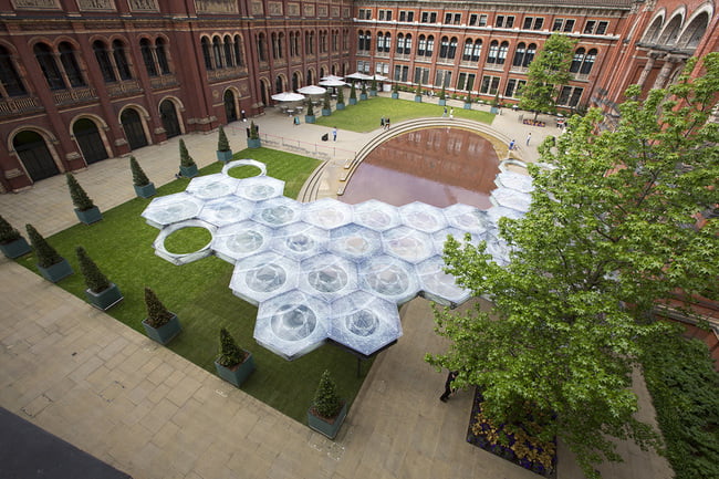Digital Elytrons. Latest Architecture Technology at the V & A Museum.