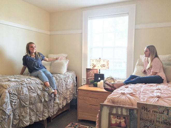 Dorm decor: How to make a dorm room a home