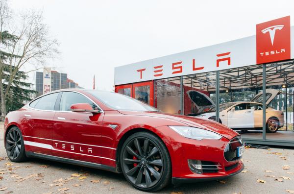 Tesla brakes, not autopilot, at fault in fatal crash, company says