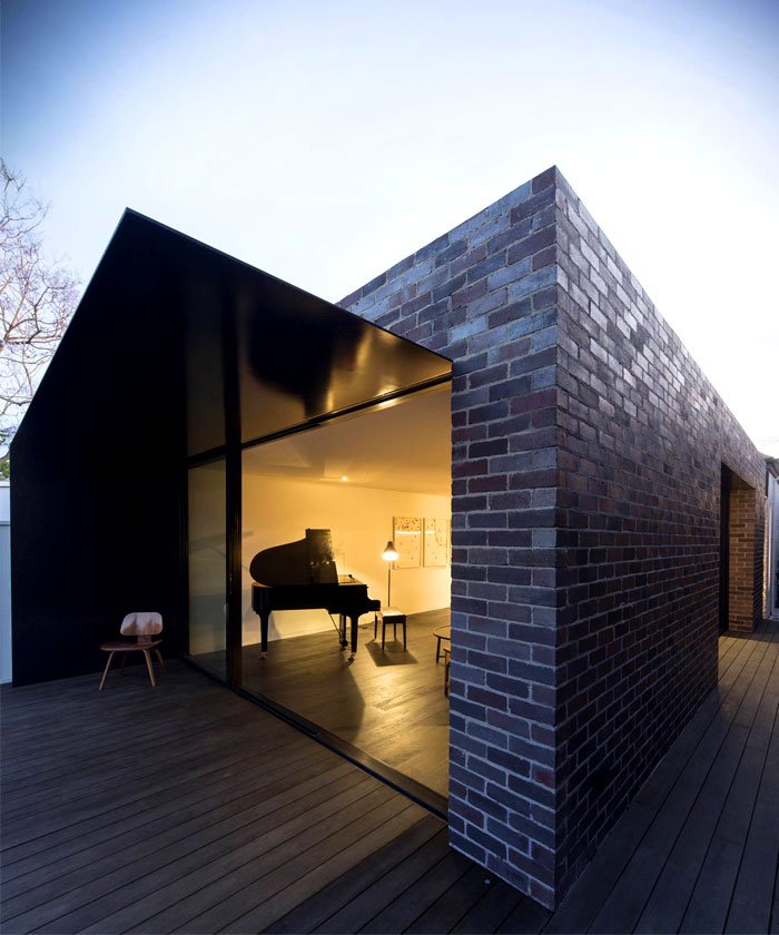 Studioplusthree Added a Recycled-Brick Extension at Llewellyn House