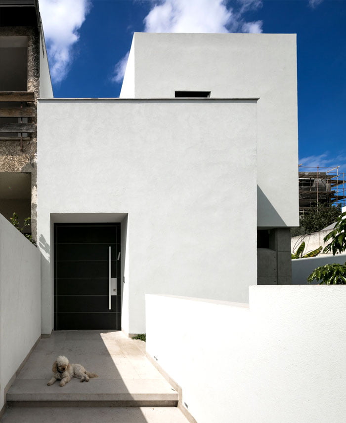 Semi-Detached House from the 1950’s Remodeled by Amitzi Architects